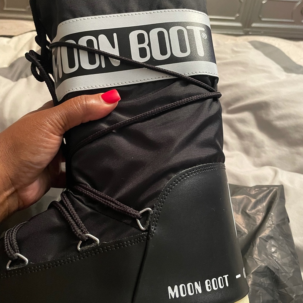 Moon Boot Black and White Winter Boots - Picture 2 of 8